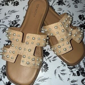 TOP Moda Beige Pearl-Studded Sandals